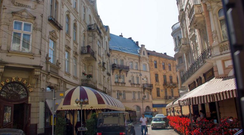 Уличка в стария град в Лвив