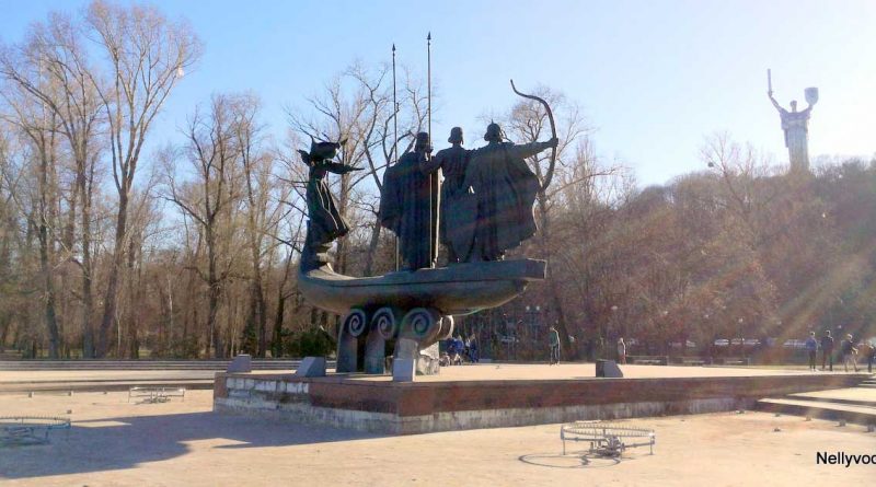 Паметник на основателите до Днепър