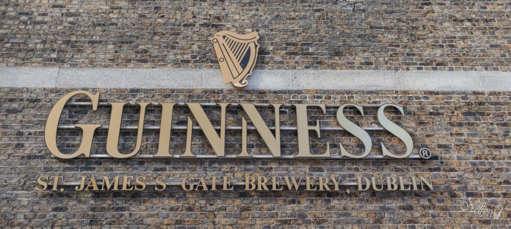 Входът на  Guinness Storehouse 