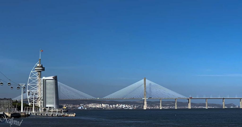Мостът Васко де Гама