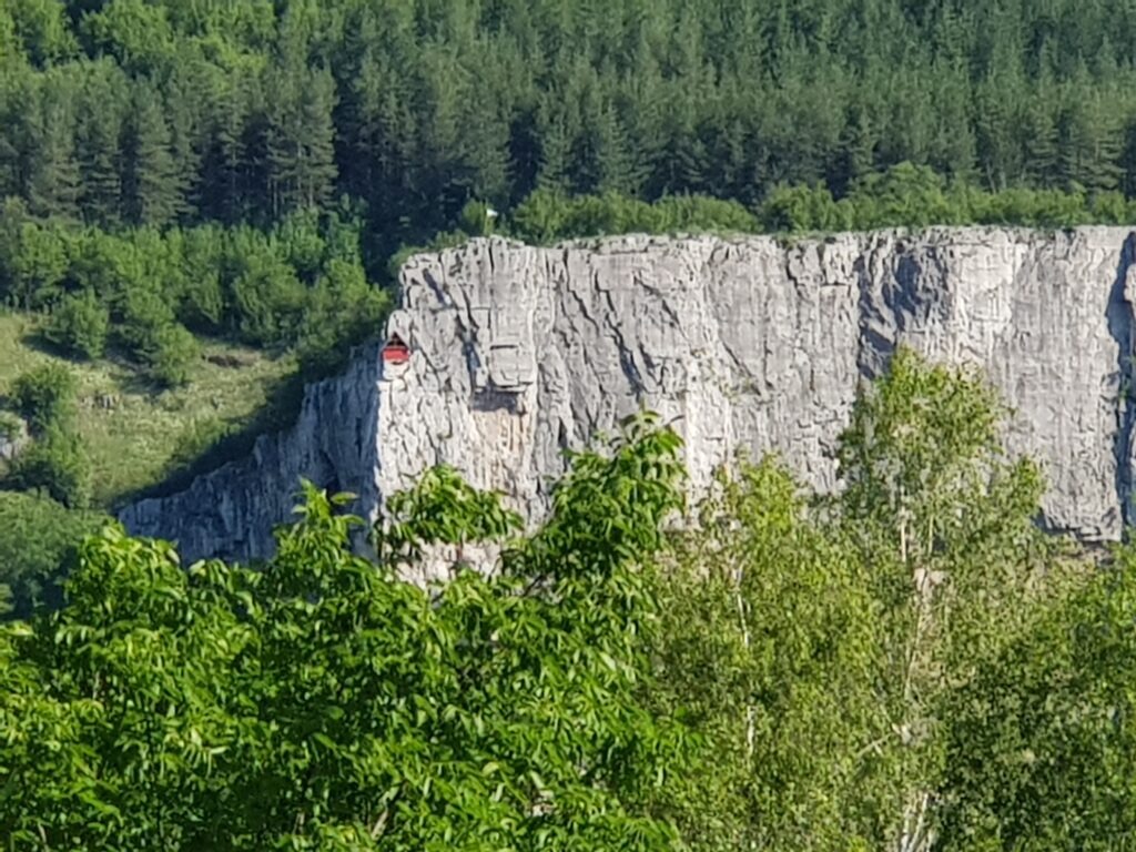 скалите на Лакатник